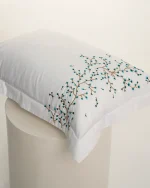 روبالشتی سفید گلدوزی شده